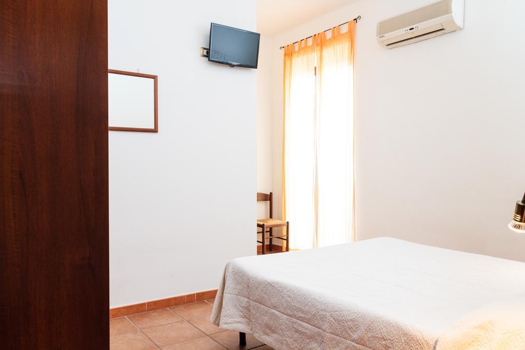 La Mezzanella Guesthouse Порто-Торрес Номер фото