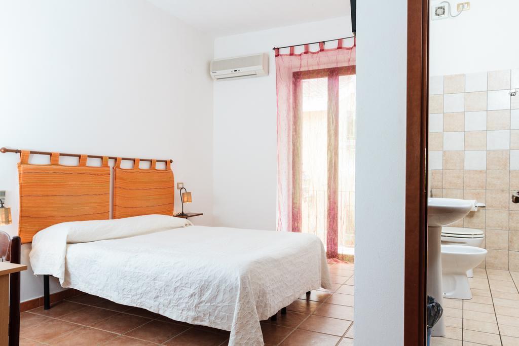 La Mezzanella Guesthouse Порто-Торрес Номер фото
